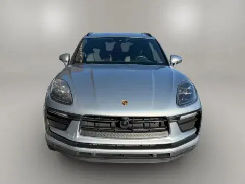 Porsche Macan Sport Utility 4D - Thumbnail 3