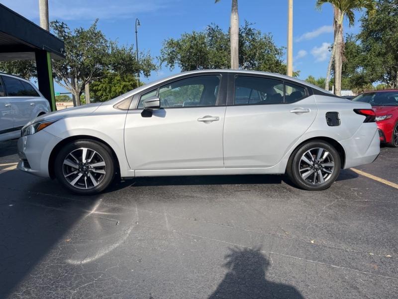 Nissan Versa 1.6 Sv - Thumbnail 3