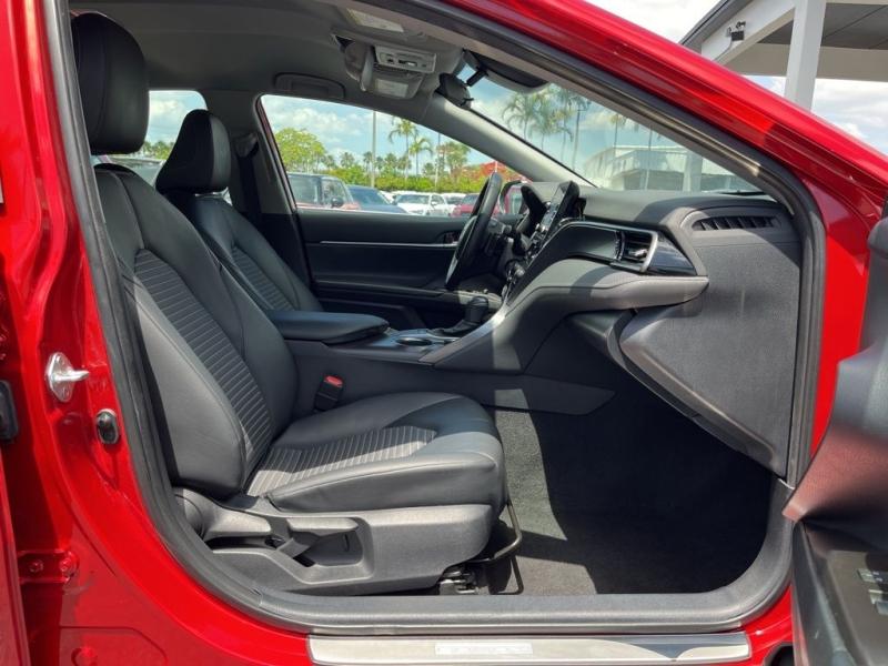 Toyota Camry Se - Thumbnail 13