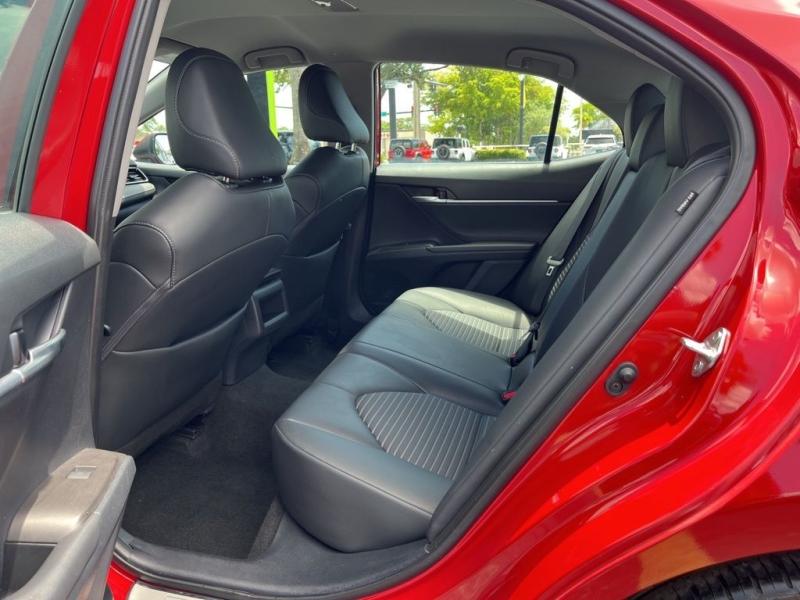 Toyota Camry Se - Thumbnail 11