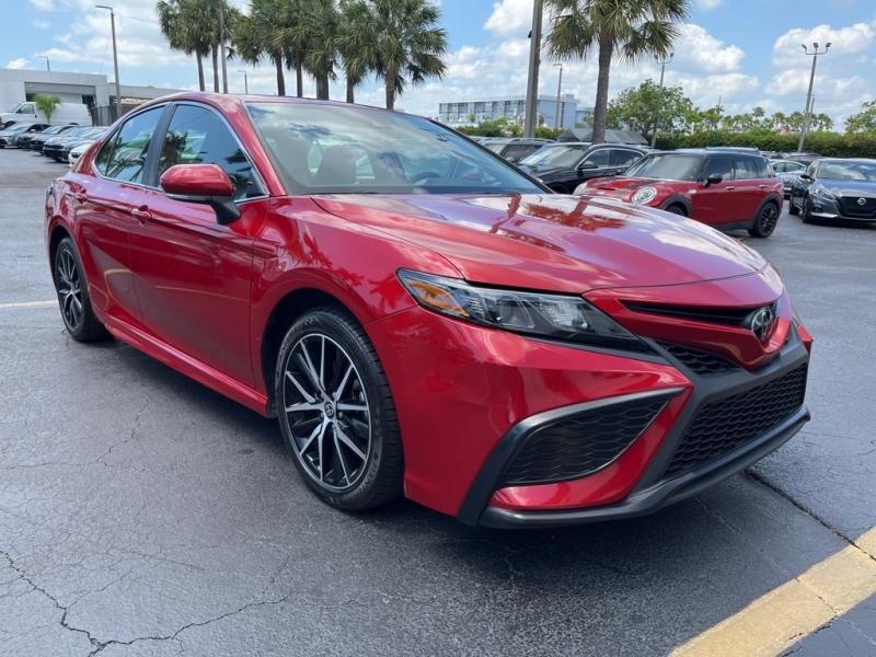 Toyota Camry Se - Thumbnail 8