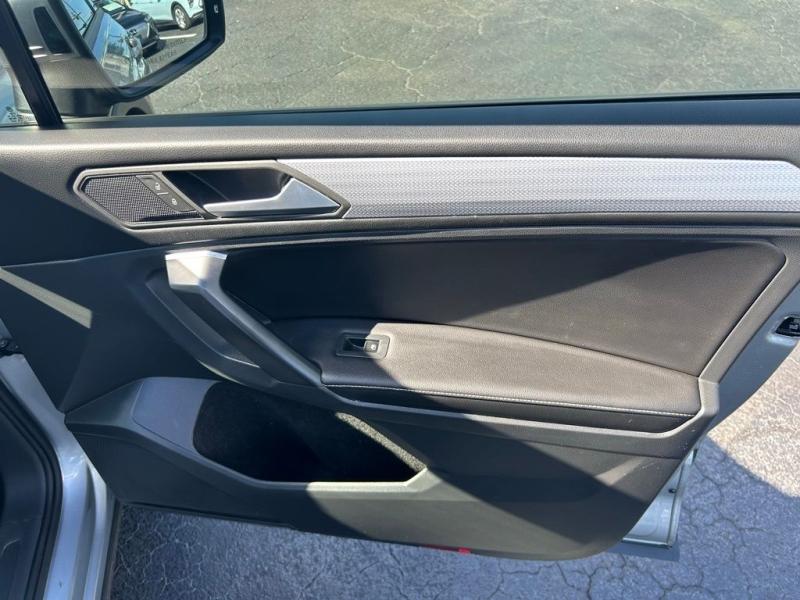 Volkswagen Tiguan 2.0T S - Thumbnail 19