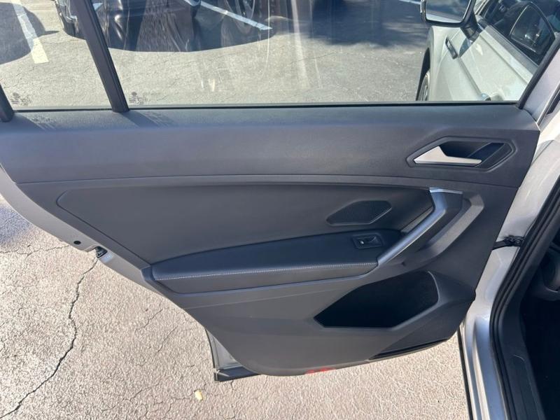 Volkswagen Tiguan 2.0T S - Thumbnail 17
