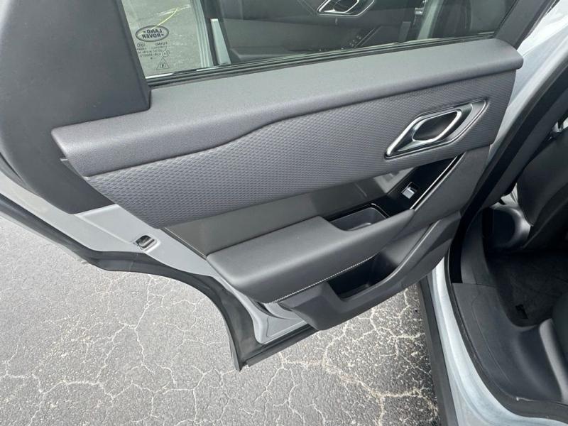 Land Rover Range Rover Velar S - Thumbnail 17