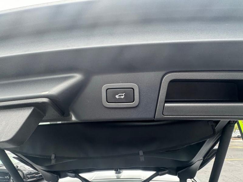 Land Rover Range Rover Velar S - Thumbnail 15