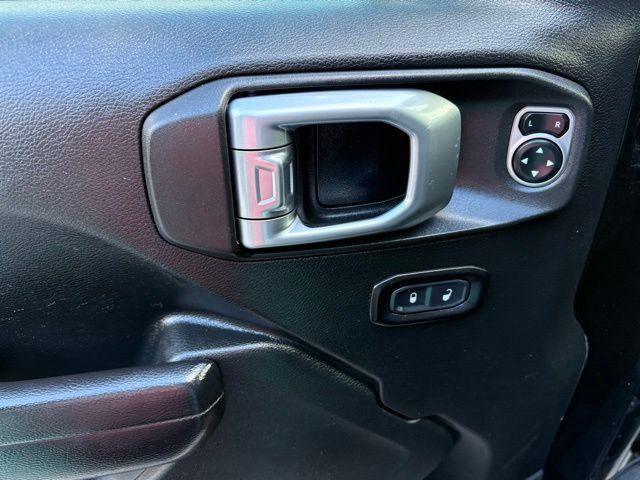 Jeep Gladiator - Thumbnail 13