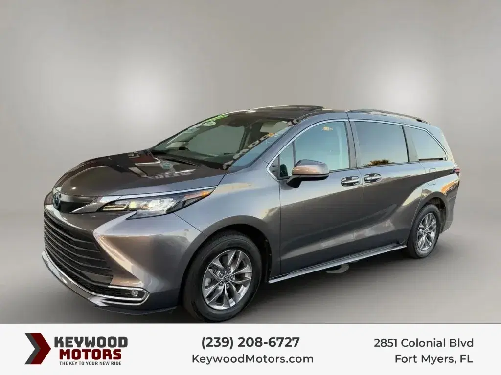 Toyota Sienna Xle Van 4D - View 1