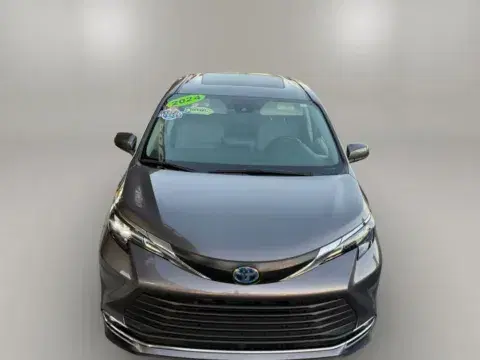 Toyota Sienna Xle Van 4D - Thumbnail 4