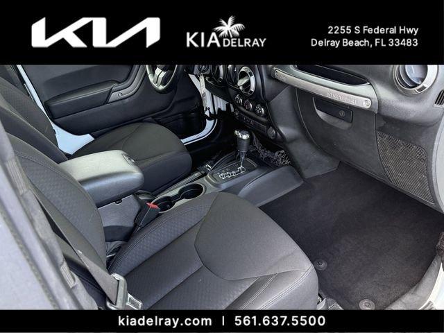 Jeep Wrangler Sport - Thumbnail 11