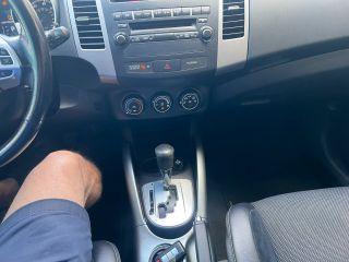 Mitsubishi Outlander - Thumbnail 3