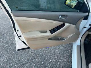 Nissan Altima - Thumbnail 13