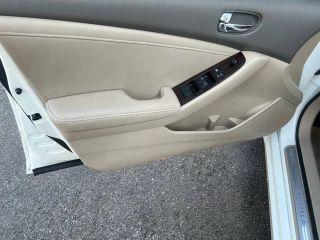 Nissan Altima - Thumbnail 12