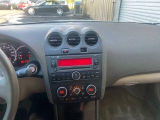 Nissan Altima - Thumbnail 2