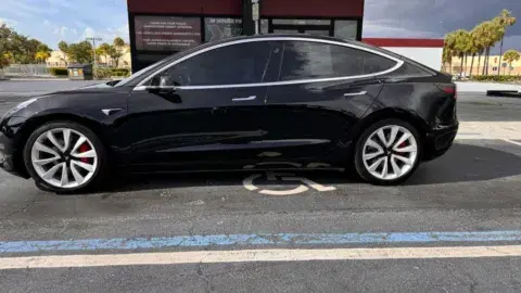Tesla Model 3 Long Range Sedan 4D - Thumbnail 4