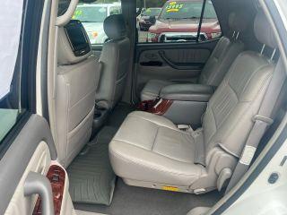 Toyota Sequoia - Thumbnail 3