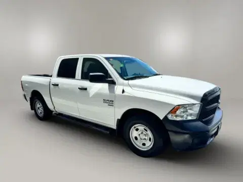 Ram 1500 Classic Crew Cab Tradesman Pickup 4D 5 1/2 Ft - Thumbnail 4
