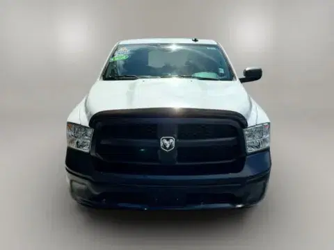 Ram 1500 Classic Crew Cab Tradesman Pickup 4D 5 1/2 Ft - Thumbnail 3