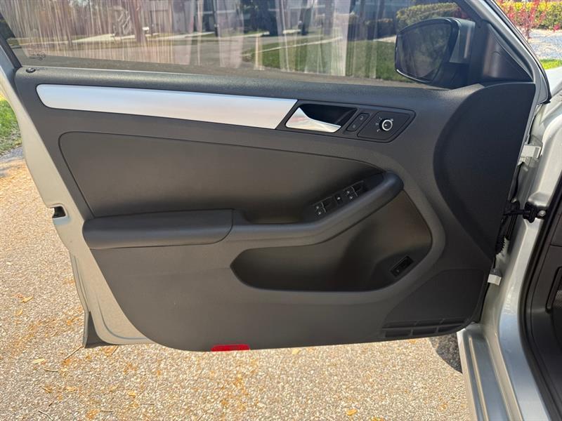 Volkswagen Jetta Se - Thumbnail 11