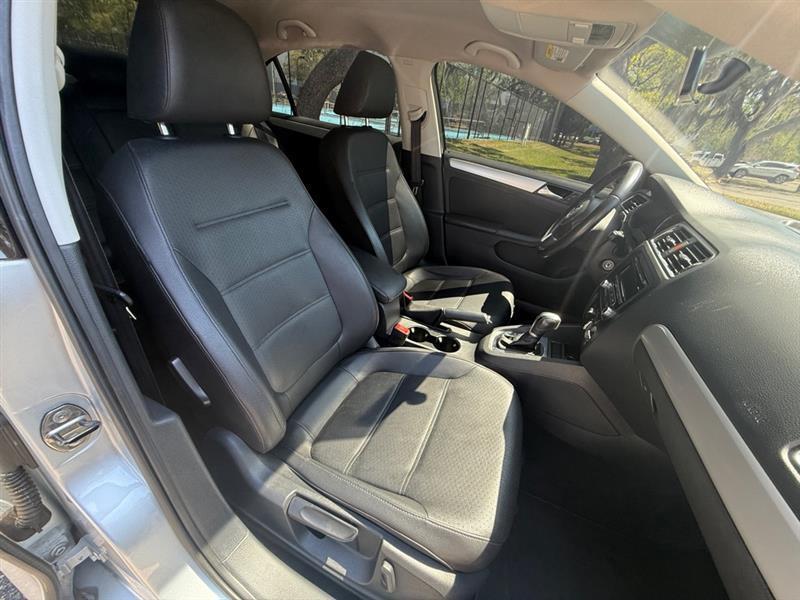 Volkswagen Jetta Se - Thumbnail 19