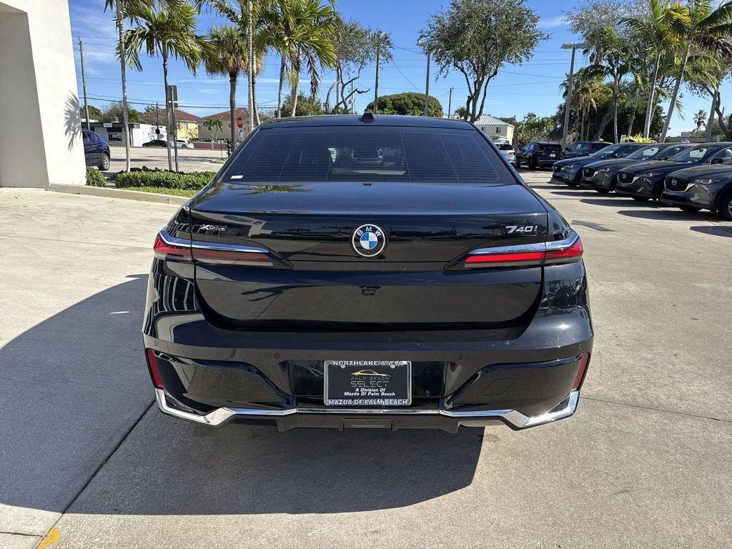 Bmw 7 Series 740I Xdrive Awd 4D Sedan - Thumbnail 4