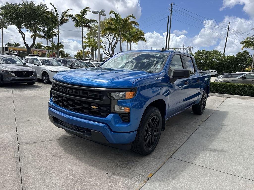 Chevrolet Silverado 1500 Custom Rwd 4D Crew Cab - Thumbnail 11