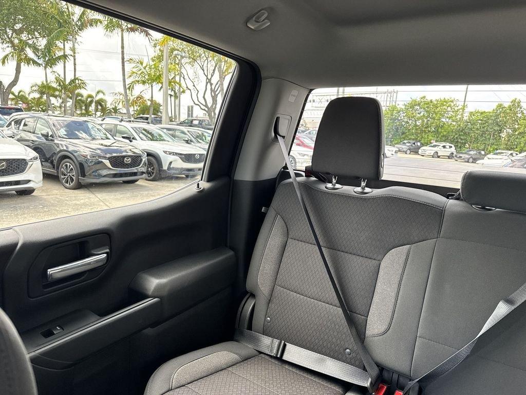 Chevrolet Silverado 1500 Custom Rwd 4D Crew Cab - Thumbnail 19