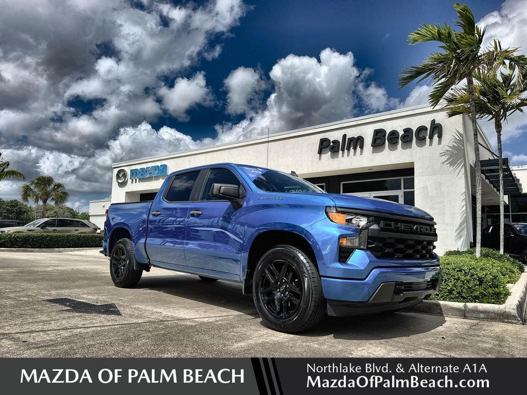 Chevrolet Silverado 1500 Custom Rwd 4D Crew Cab - Thumbnail 2