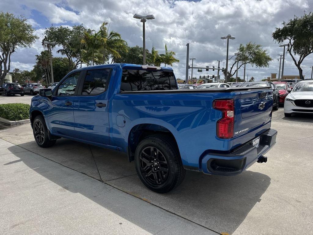 Chevrolet Silverado 1500 Custom Rwd 4D Crew Cab - Thumbnail 14