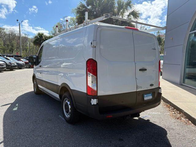 Ford Transit-150 - Thumbnail 3