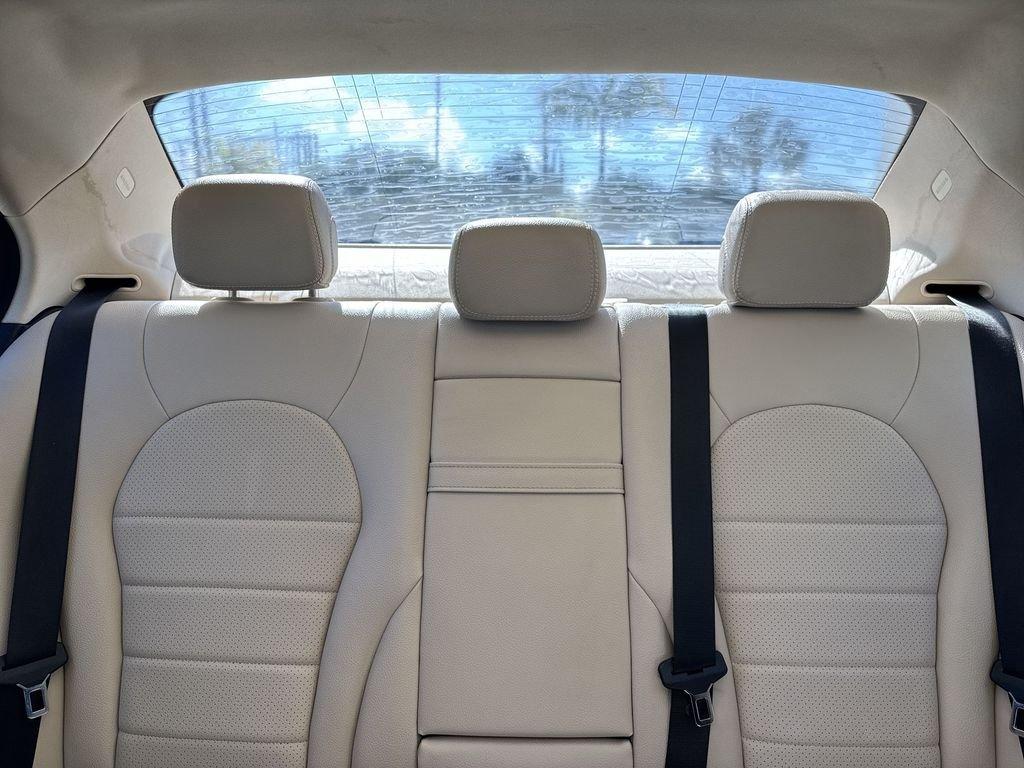 Mercedes-Benz C 300 Rwd 4D Sedan - Thumbnail 20