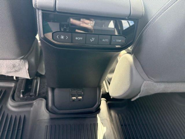 Toyota Highlander L - Thumbnail 14