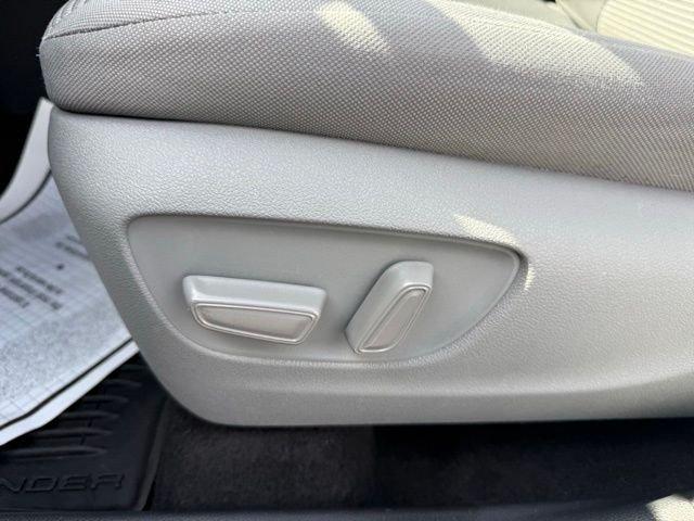 Toyota Highlander L - Thumbnail 17