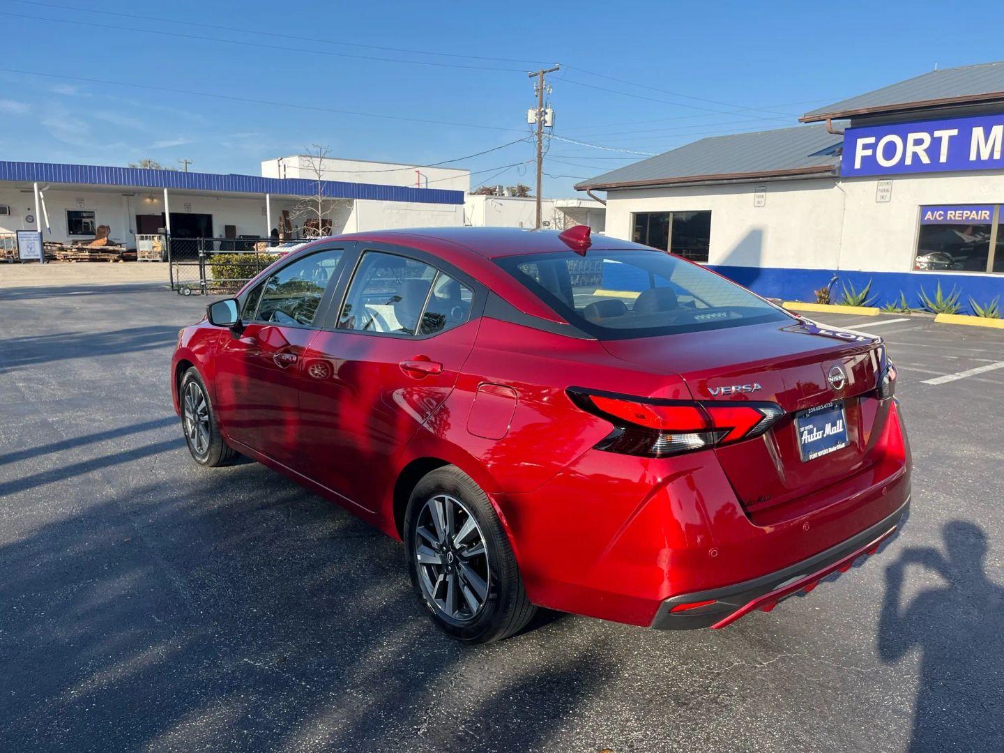 Nissan Versa Sv - Thumbnail 11