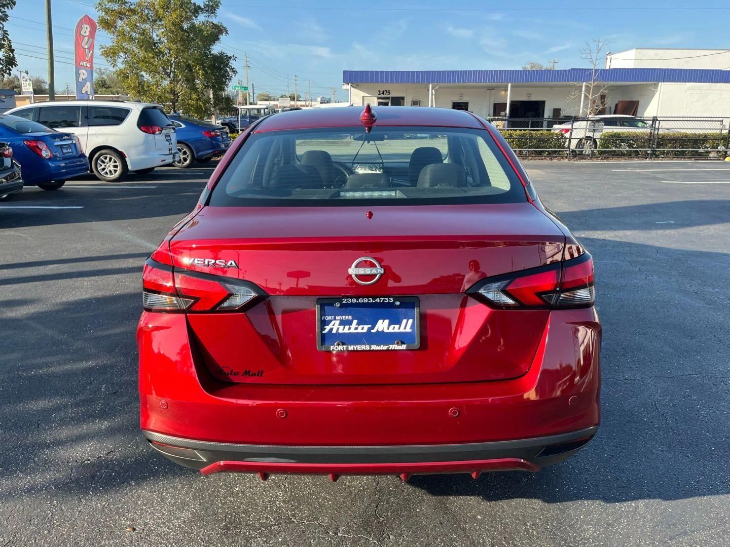 Nissan Versa Sv - Thumbnail 10