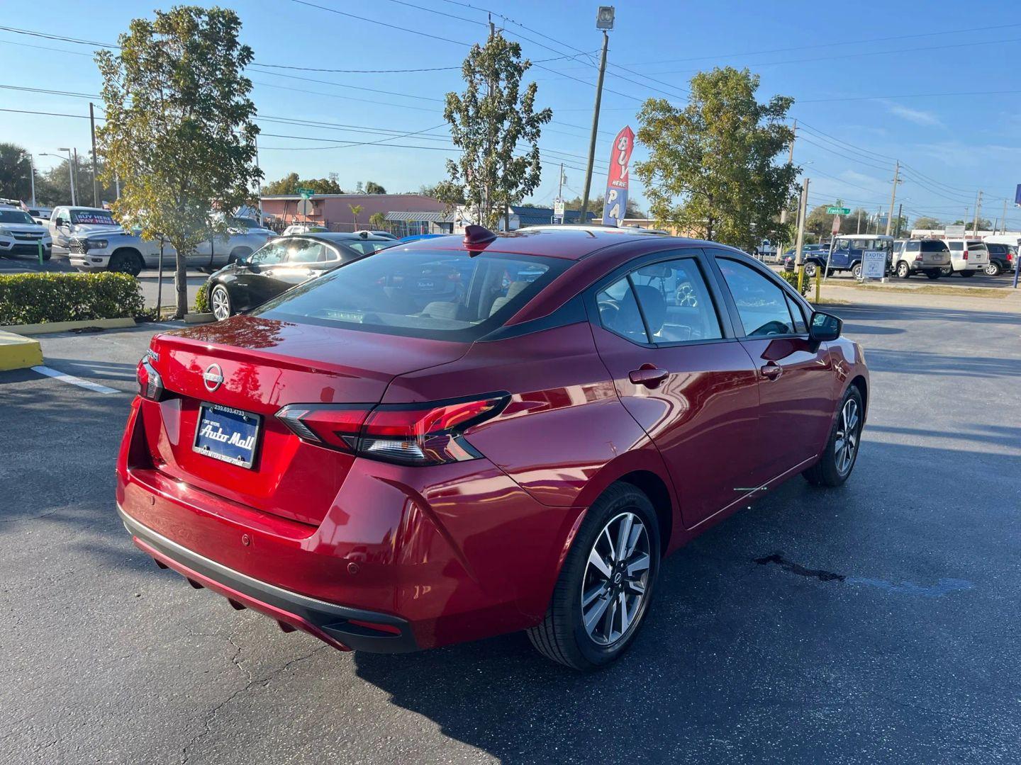 Nissan Versa Sv - Thumbnail 9