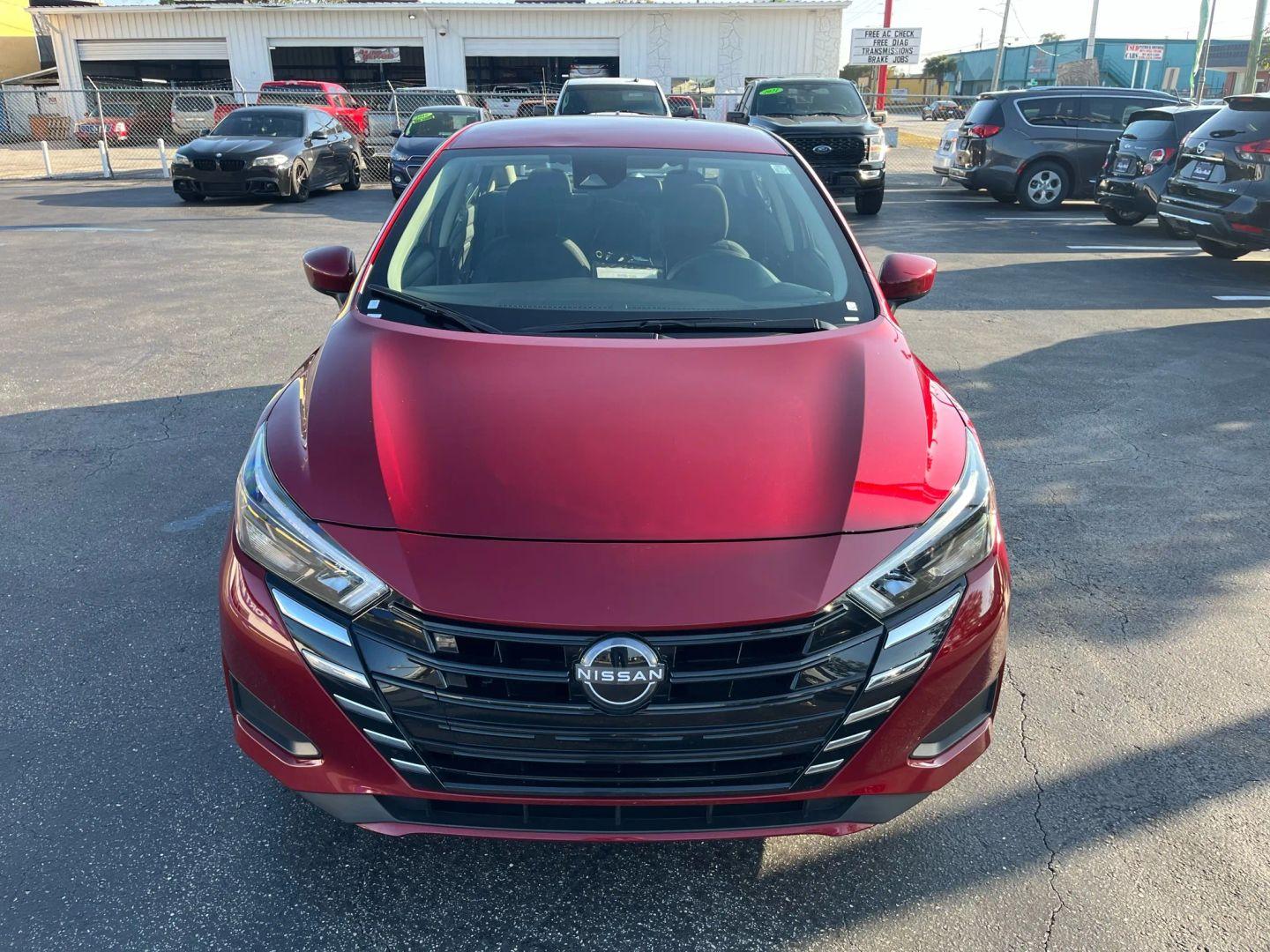 Nissan Versa Sv - Thumbnail 4