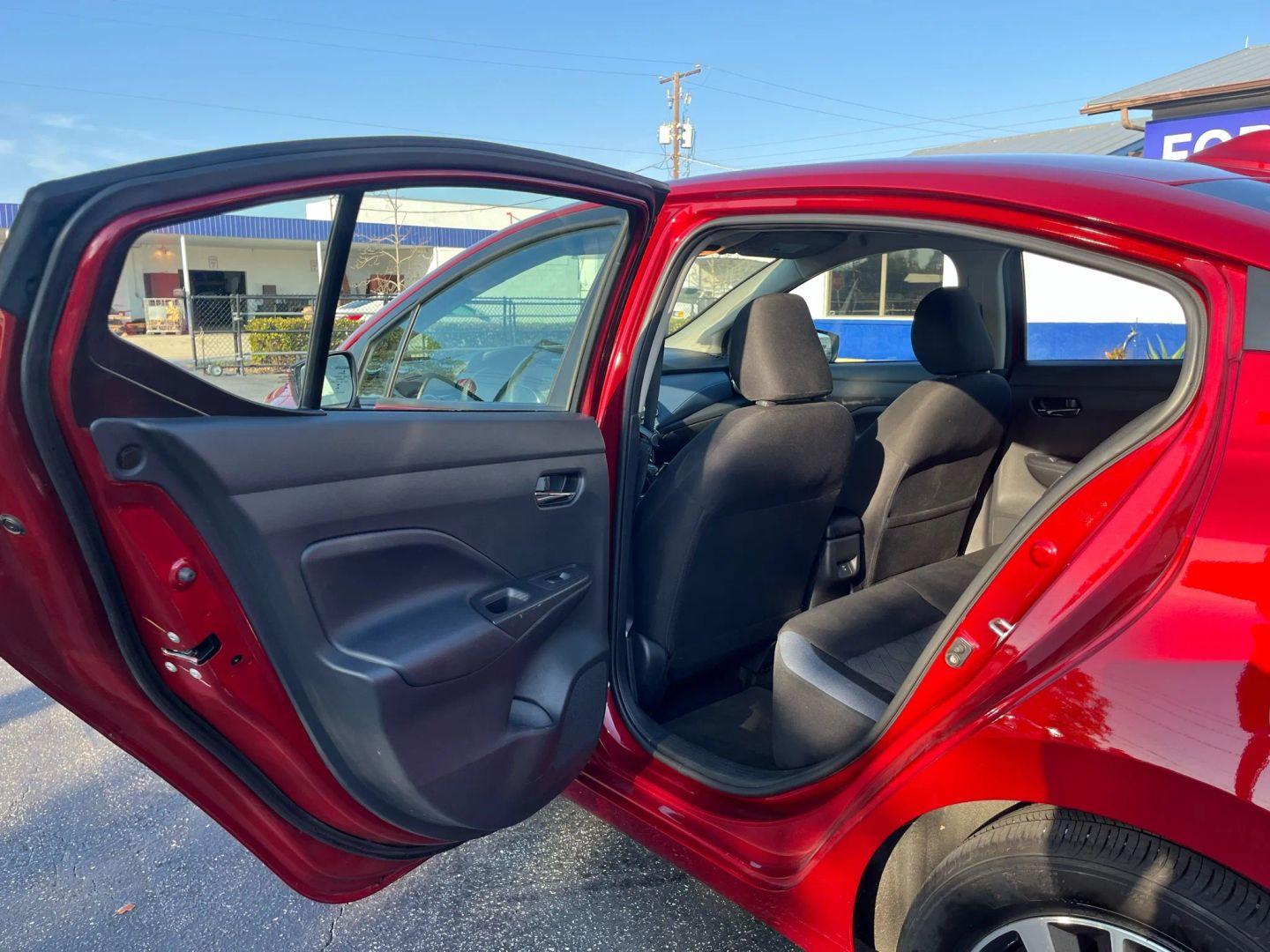 Nissan Versa Sv - Thumbnail 15