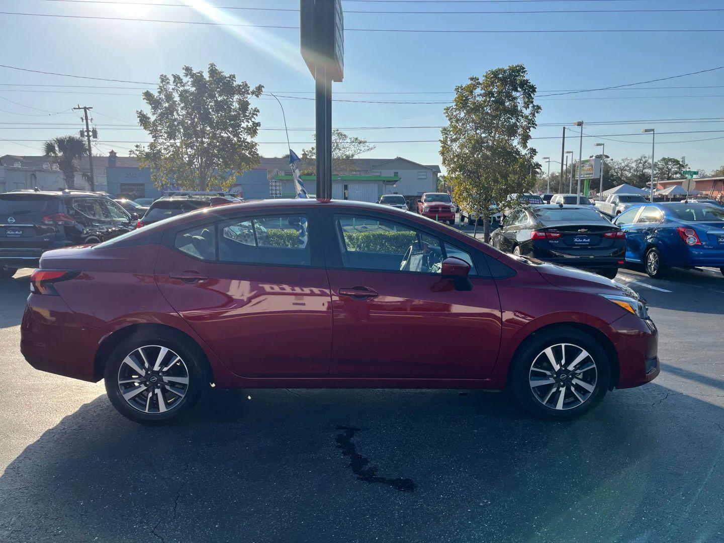 Nissan Versa Sv - Thumbnail 8