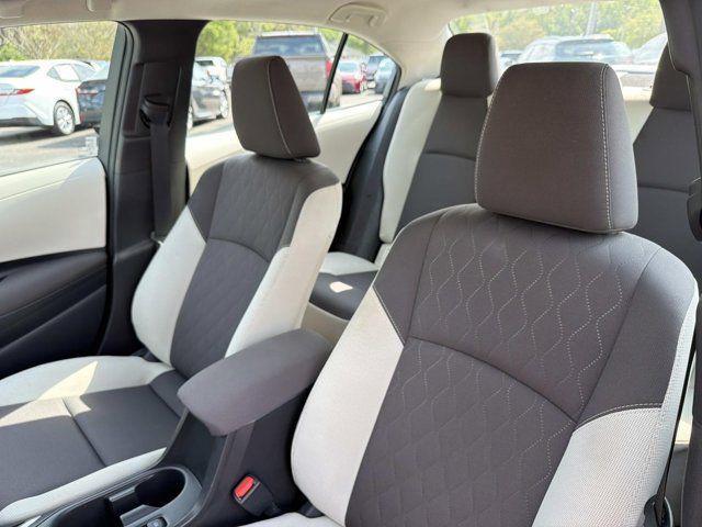 Toyota Corolla Le - Thumbnail 10