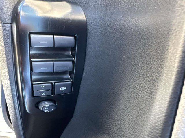 Toyota Camry Se - Thumbnail 6