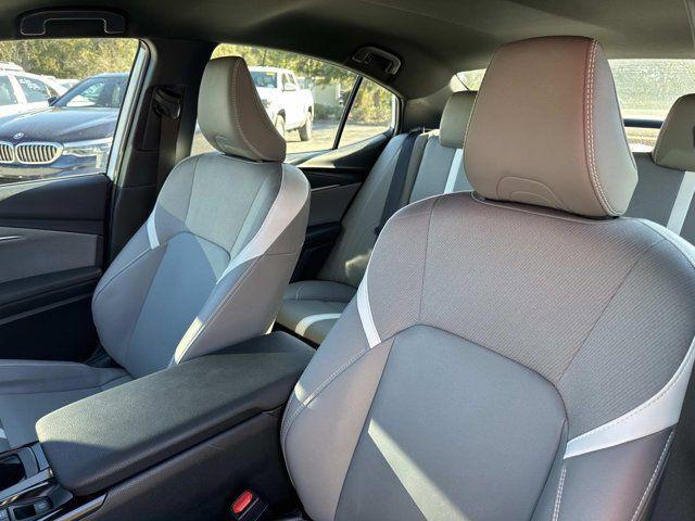 Toyota Camry Se - Thumbnail 9