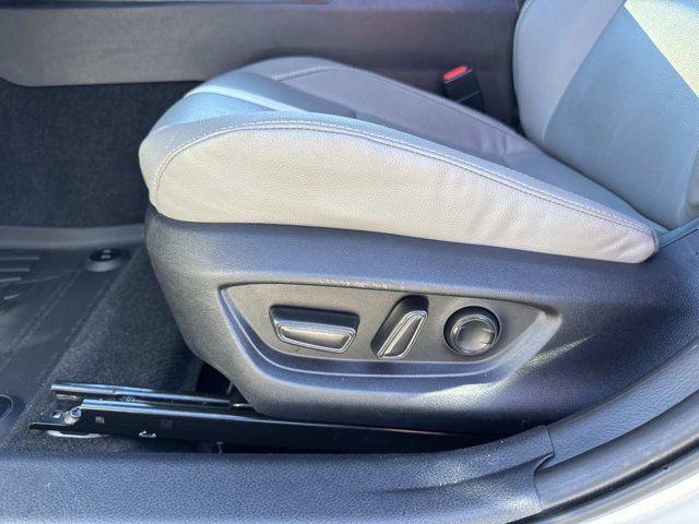 Toyota Camry Se - Thumbnail 8