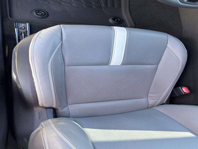 Toyota Camry Se - Thumbnail 7