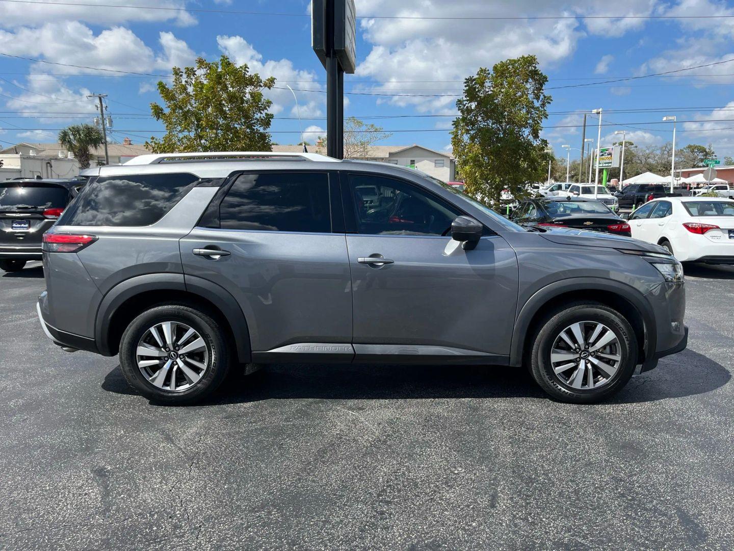 Nissan Pathfinder Sl - Thumbnail 8