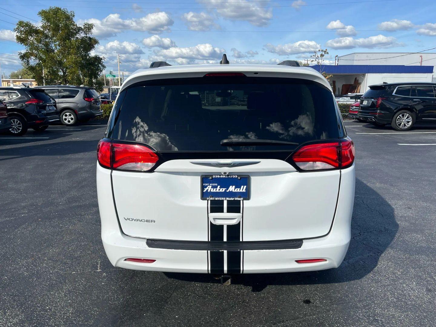 Chrysler Voyager Lxi - Thumbnail 11