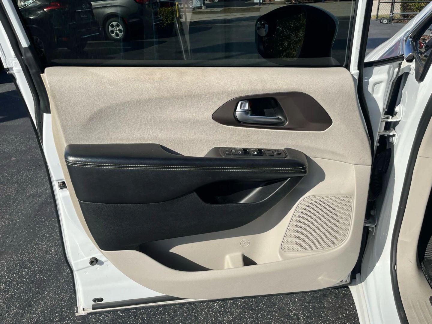 Chrysler Voyager Lxi - Thumbnail 14