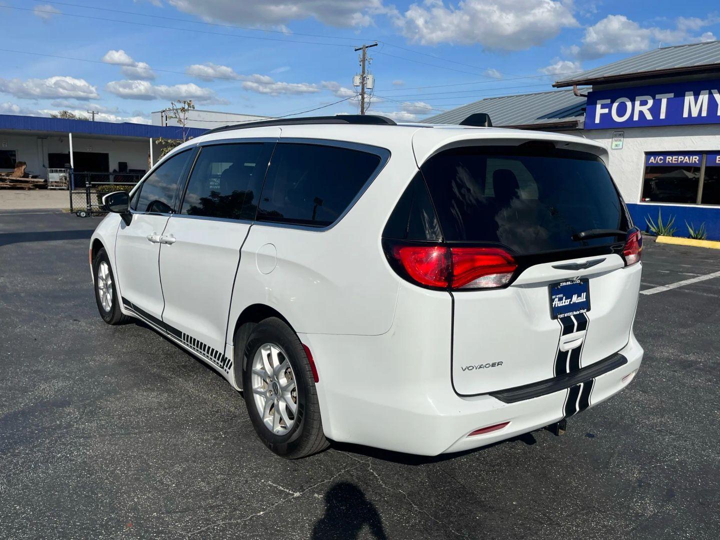 Chrysler Voyager Lxi - Thumbnail 12