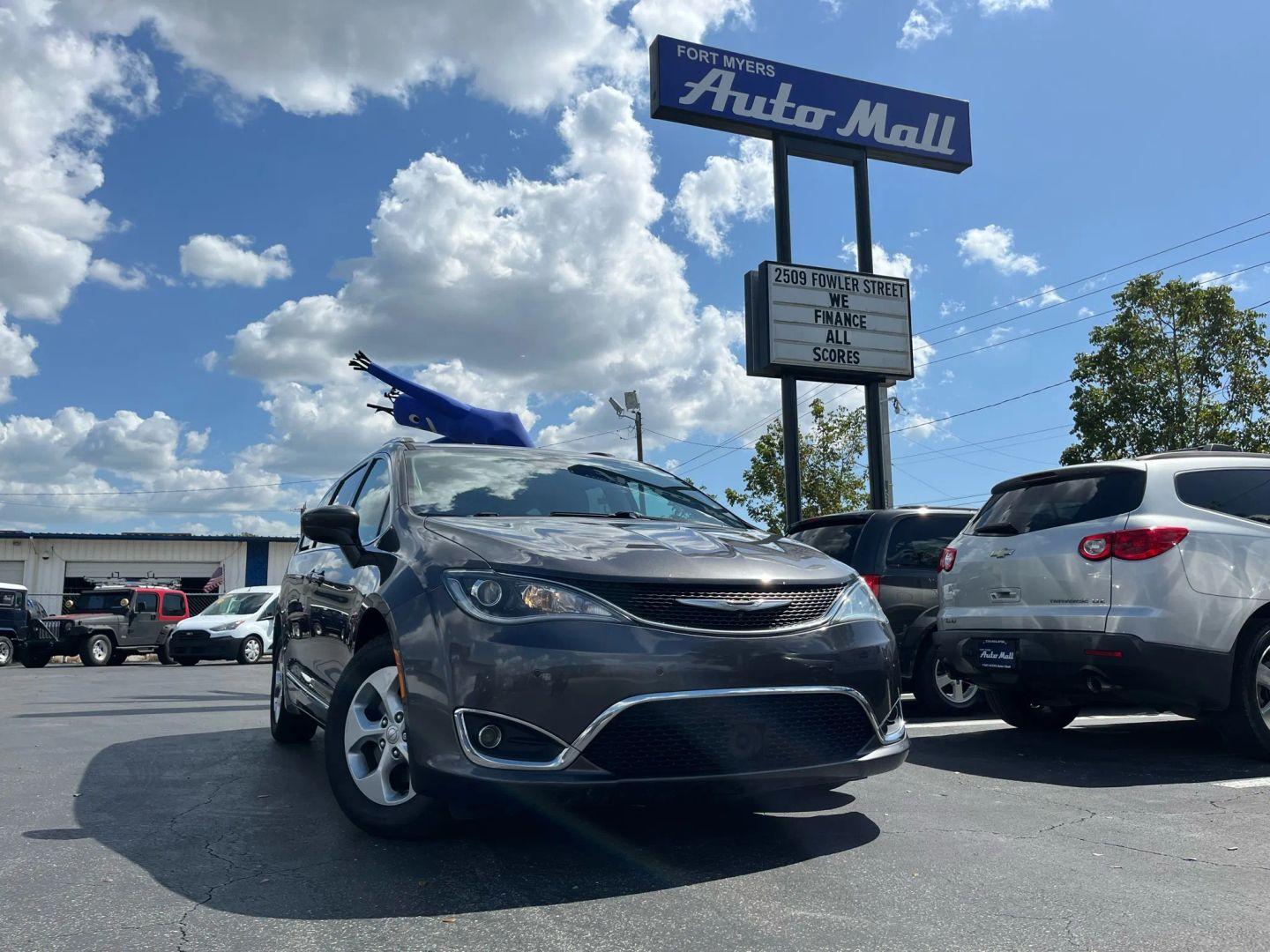 Chrysler Pacifica Touring-L Plus - Thumbnail 11