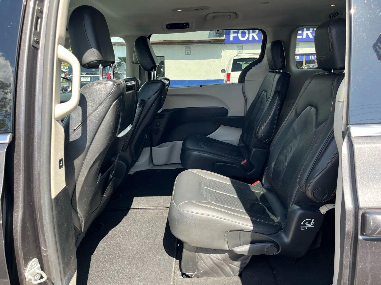 Chrysler Pacifica Touring-L Plus - Thumbnail 19