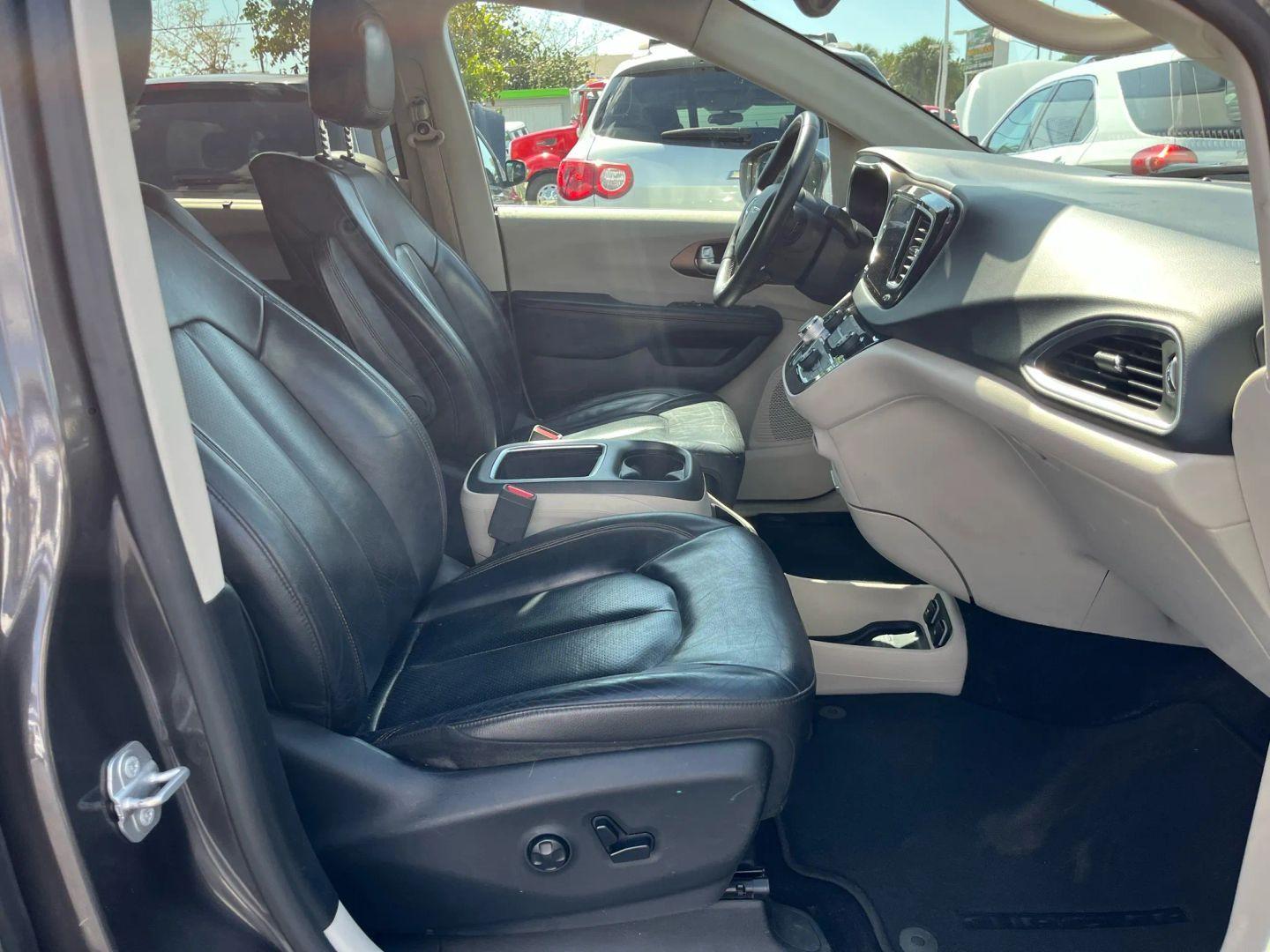 Chrysler Pacifica Touring-L Plus - View 1